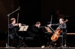 © Kaupo Kikkas -  Keeruline lavavalgus. Vivo Piano Trio